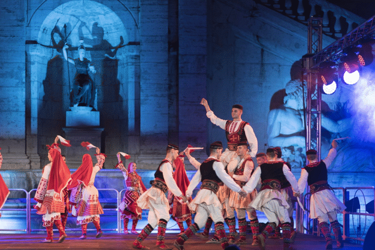 Ансамбъл „Чинари“ заплени гостите на българския спектакъл на Капитолийския площад в Рим