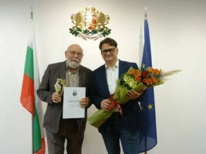 Акад. Владимир Зарев с Голямата награда „Христо Г. Данов“