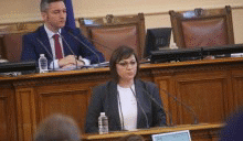 Нинова към депутатите: Намерете разумното решение да не оставяме икономиката без подкрепа