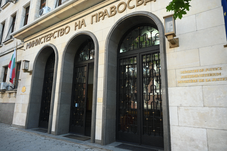 Министърът Найденов поиска проверки за реабилитация на лице, осъждано за престъпления срещу деца