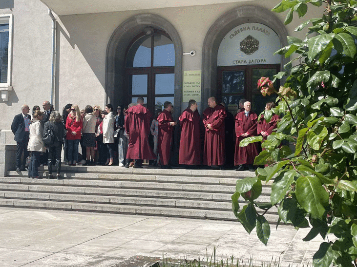 Магистрати от Окръжна и Районна прокуратура – Стара Загора изразиха своя протест и възмущение срещу опита за покушение спрямо главния прокурор