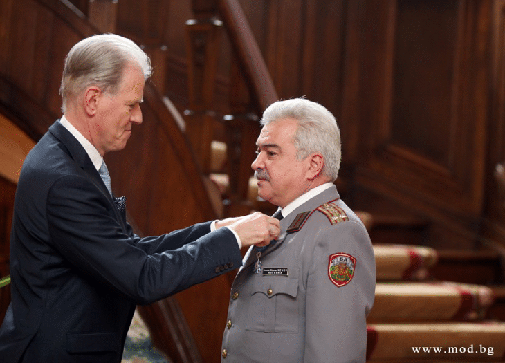 Офицер от Българската армия е награден с отличието Кавалер на Ордена за Национални заслуги на Френската Република