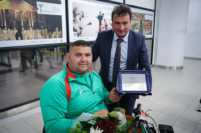 Заместник-министър Димитър Георгиев посрещна Ружди Ружди на летище "Васил Левски"