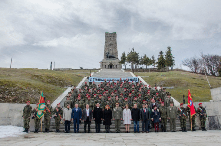 Новоназначени военнослужещи положиха военна клетва на историческия връх Шипка