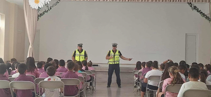 Пътна полиция към ОДМВР-Сливен с беседа по пътна безопасност за учениците