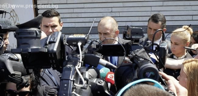 Президентът Румен Радев: Има политици, които водят война с българската държавност