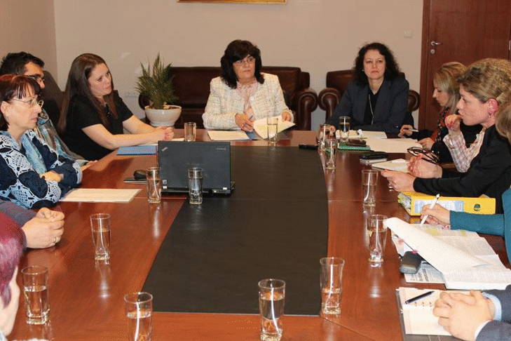 Министър Костова се срещна с жители на с. Труд