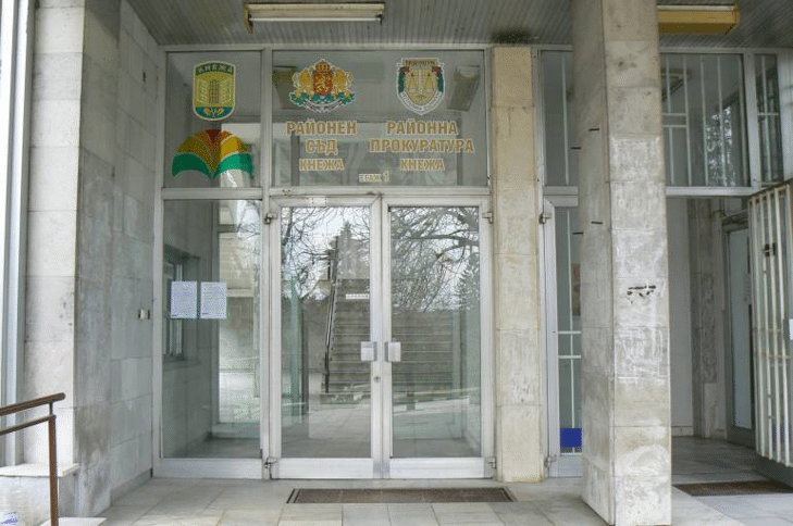 Районна прокуратура – Кнежа предаде на съд мъж, нанесъл телесна повреда на двама инспектори на ООАА