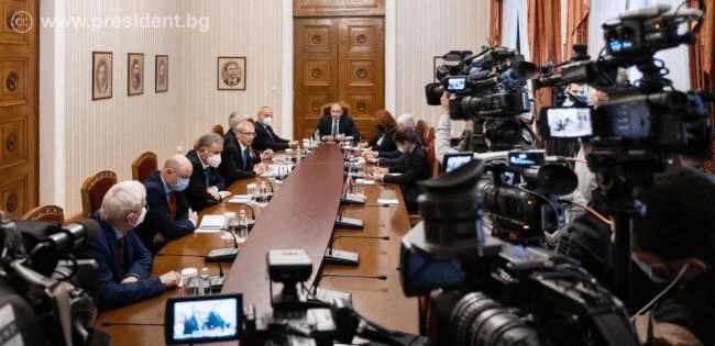 Президентът настоя за предсказуемост на мерките срещу COVID-19 и приоритетно връщане на децата в клас при гарантиране на безопасна среда