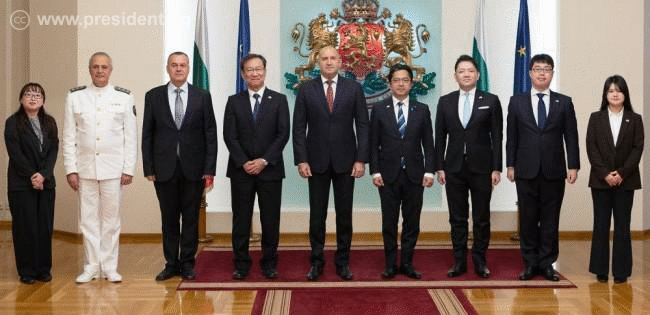 Засилване на сътрудничеството между България и Япония в сферата на отбраната и сигурността обсъдиха президентът Румен Радев и парламентарният заместник-министър на отбраната Йозо Канеко