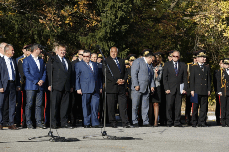 Премиерът Борисов присъства на връчването на ключове на 341 нови автомобила за МВР