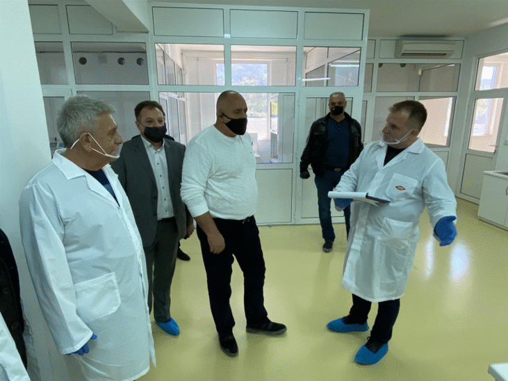 Премиерът Бойко Борисов посети завод за дезинфектанти във Велико Търново