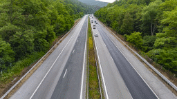 Днес и утре за почистване на канавки ще се променя организацията на движение на АМ „Хемус“ в Софийска област