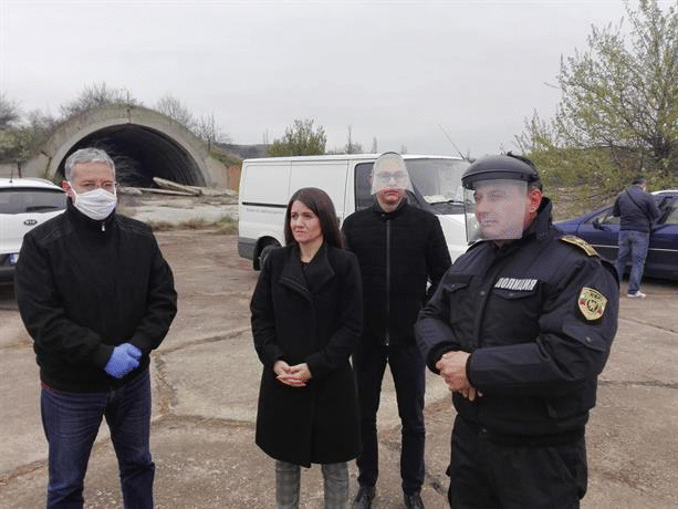 Създадените условия улесняват шофьорите на тирове на буферния паркинг на бившето летище Узунджово, сочи проверка на институциите