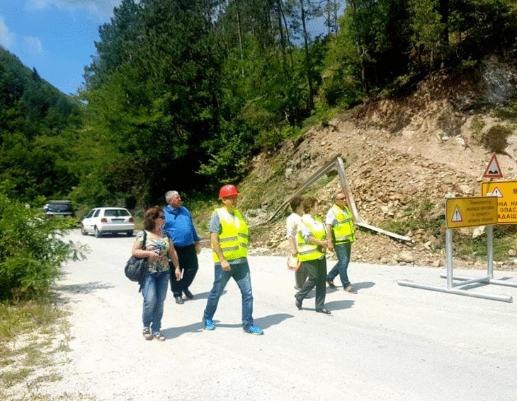 Инж. Глосов провери изграждането на анкерната система над срутището край Тикале на път II-86 Смолян - Мадан