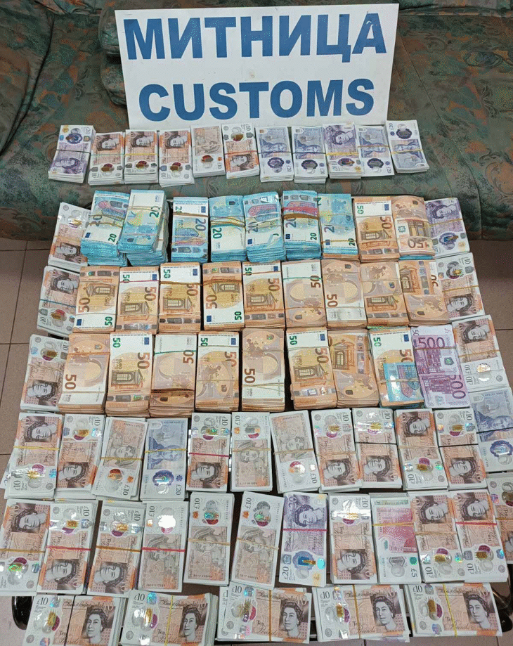 Валута за близо 860 000 лева, скрита в тенджера и греда, намериха митнически служители на Дунав мост - Видин Валута за близо 860 000 лева, скрита в тенджера и греда, намериха митнически служители на Дунав мост - Видин