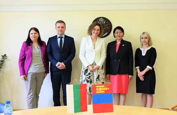 Министър Шалапатова И Посланикът На Монголия Обсъдиха Възможностите За Сътрудничество Между Двете Държави
