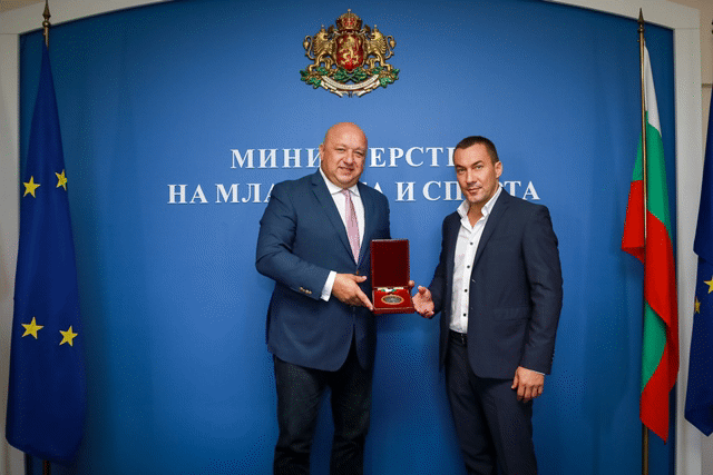 Министър Кралев се срещна с ръководството на Европейската федерация по конен спорт