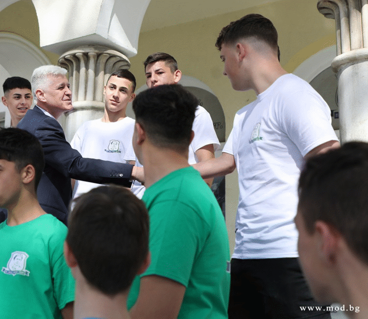 Министърът на отбраната Стоянов: Мечтая да оставя армията по-модернизирана Министърът на отбраната Стоянов: Мечтая да оставя армията по-модернизирана
