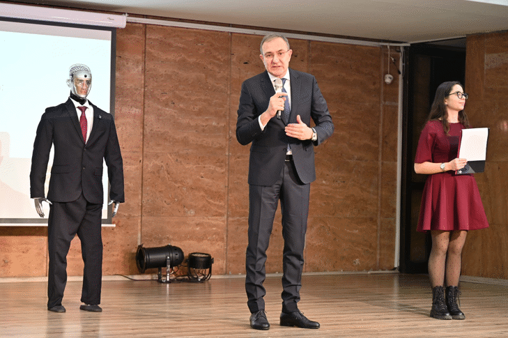 Министър Гуцанов: Трябва Да Предприемем Стъпки За Защита На Децата В Интернет