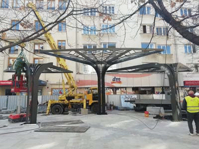 Три от перголите на площад „Славейков“ са монтирани