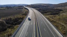 Утре ще се поставят ограничителни системи в платното за София в участък от АМ „Струма“ в област Перник. Шофирайте внимателно!