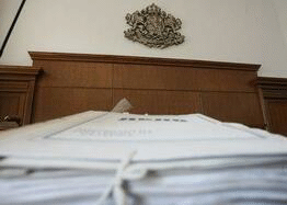 Обвиняемата за двойното убийство на малолетните си деца в гр. Сандански остава в ареста
