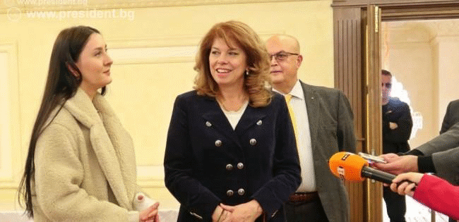 Вицепрезидентът Илияна Йотова се срещна с представители на българската общност в Косово