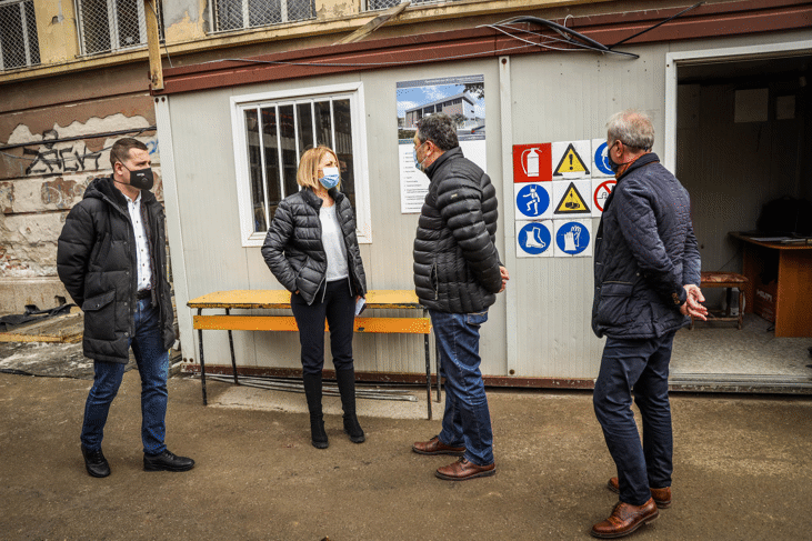 Кметът Фандъкова провери изграждането на разширение на 28 училище
