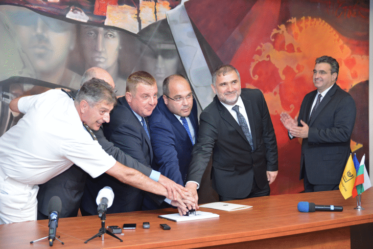 Заместник-министър Димитър Геновски и министър Красимир Каракачанов валидираха  марка по повод 140 години от създаването на Българската армия