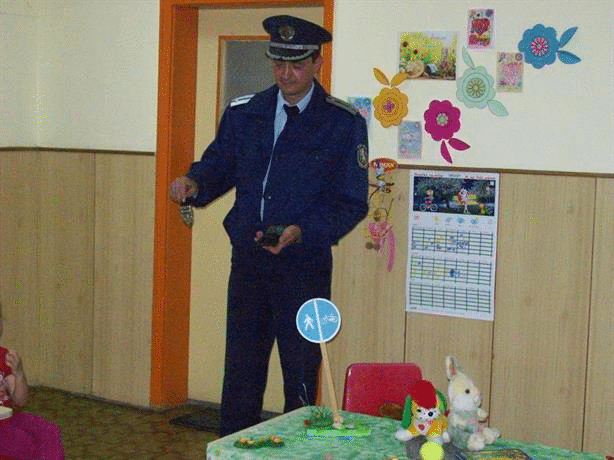 Полицаи гостуваха в Детска градина „Свобода“ в Ямбол