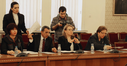 Комисията по европейските въпроси и контрол на европейските фондове подкрепи на първо четене изменение в Закона за туризма, предвиждащо да отпадне изискването за категоризация на самостоятелните заведения за хранене и развлечения