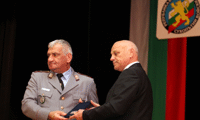 МО