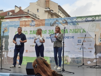 Зам.-кметът Десислава Билева поздрави участниците в кампанията „Стара хартия за нова книга“