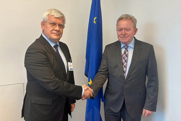 Министър Вътев получи пълна подкрепа от еврокомисаря по земеделие за украинската помощ