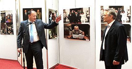 Председателят на Народното събрание Михаил Миков откри изложба от фотографии, посветена на 23-ата годишнина от приемането на Конституцията