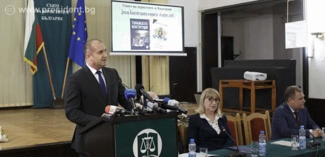 Президентът Румен Радев: Обществото ни очаква обективно и безпристрастно прилагане на закона от българските юристи