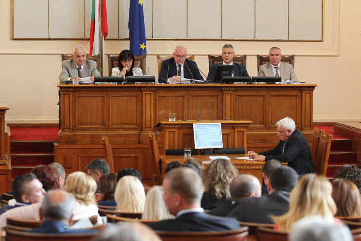 В началото на пленарното заседание народните представители осъдиха терористичния акт в Ню Йорк и заявиха волята си за борба с тероризма