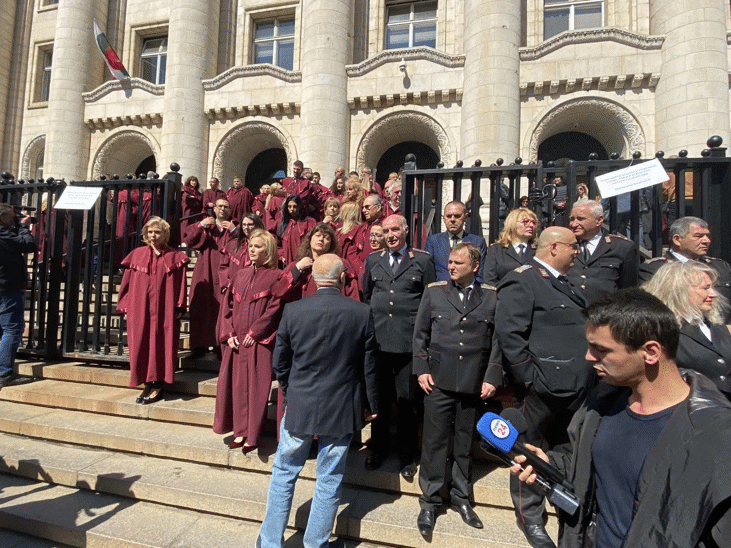 Magistrates and court officials from all over the country: WE ARE NOT AFRAID!