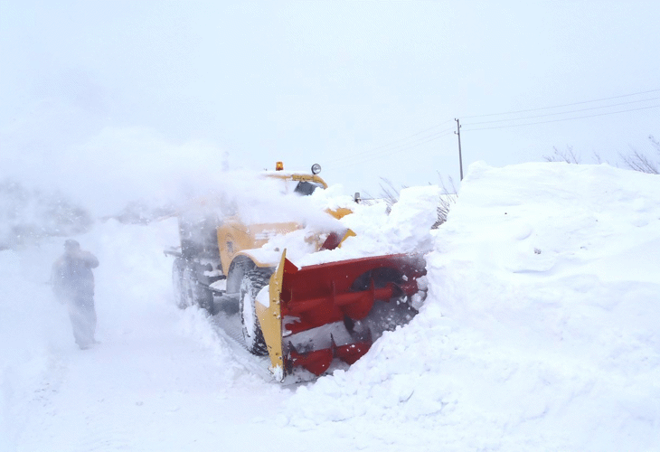 1 500 машини почистват републиканските пътища. Най-тежка е обстановката в Северозточна България и област Бургас