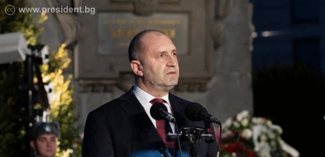 Румен Радев: Само сплотени под националния трибагреник можем да съхраним България