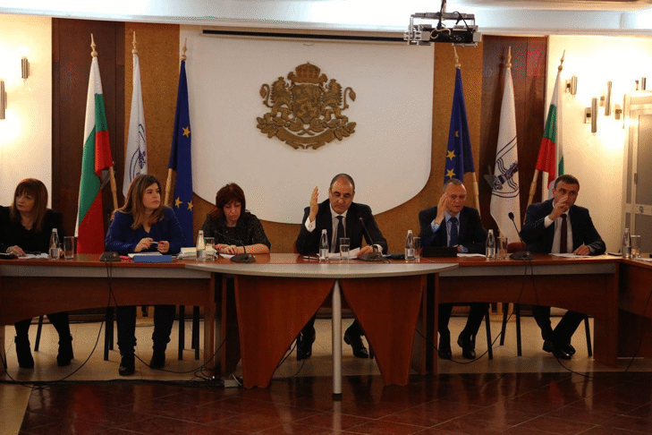 Председателят на Комисията по вътрешна сигурност и обществен ред Цветан Цветанов проведе изнесено заседание на комисията в Русе