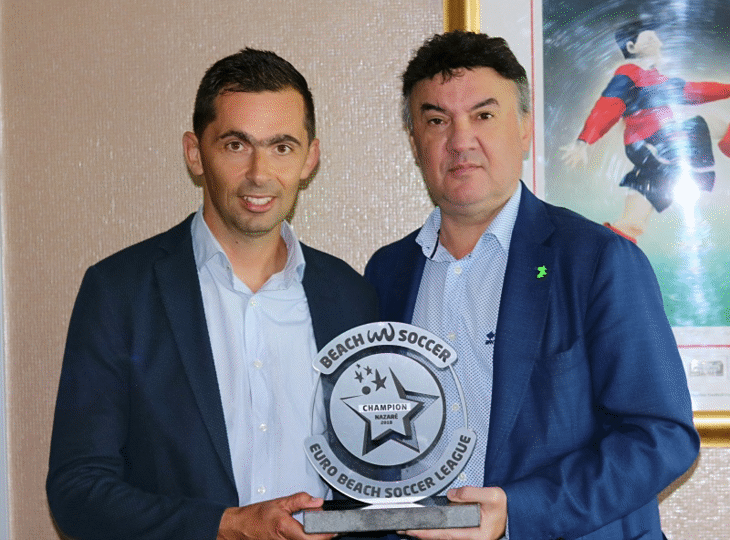 Борислав Михайлов получи купата, спечелена от националния отбор по плажен футбол