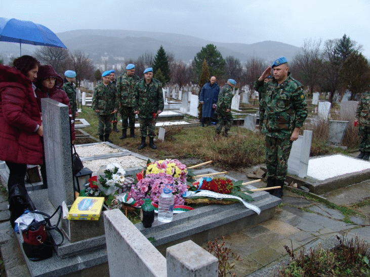 Военнослужещи от Силите за специални операции почетоха паметта на офицерски кандидат Антон Петров и старши лейтенант Николай Саръев, загинали при атентата в Кербала