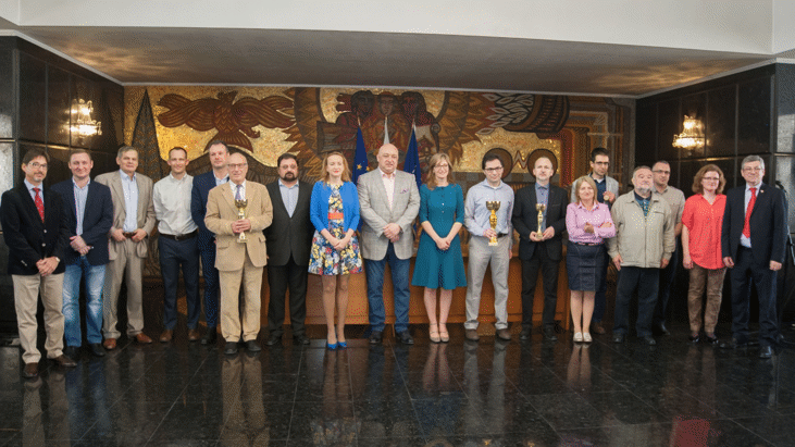 Вицепремиерът Захариева връчи купата на победителя в Първия турнир по шахмат за дипломати