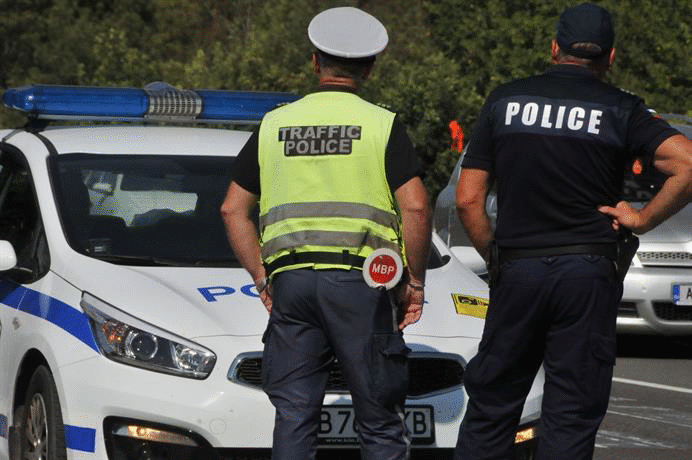 Над 700 полицейски екипа обезпечават безопасността по пътищата в страната