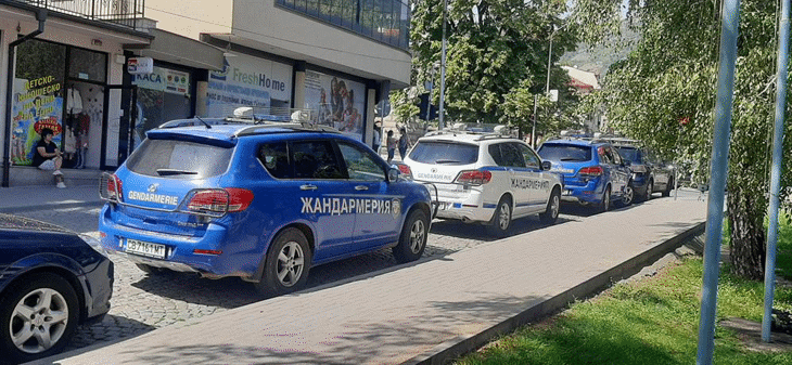 Жандармерия подсилва денонощната охрана на най-сериозно засегнатите от наводнението карловски села
