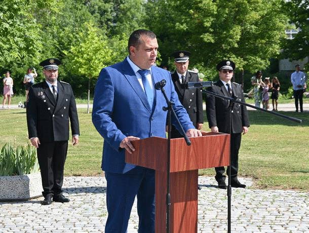 Над 200 бакалаври и магистри получиха своите дипломи на тържествена церемония в АМВР