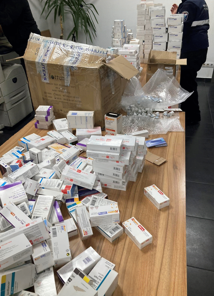 Голямо количество контрабандни медикаменти задържаха митническите служители на МП Капитан Андреево