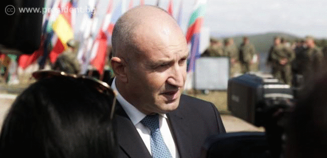 Държавният глава Румен Радев призова за изграждането на стена срещу покварата във властта, в чийто символ се е превърнал Делян Пеевски